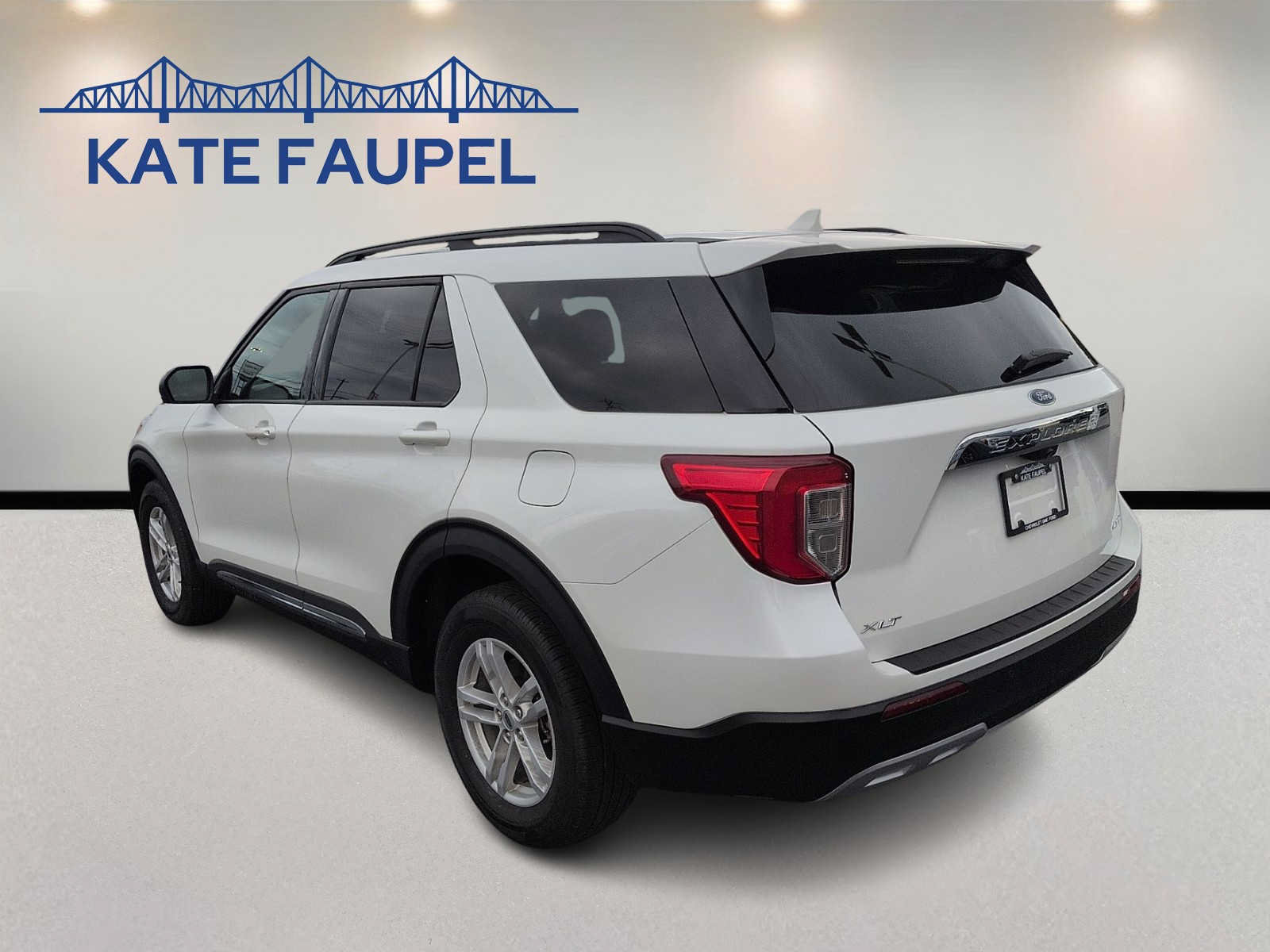 Used 2023 Ford Explorer XLT w/ Equipment Group 202A AWD/4WD image 5