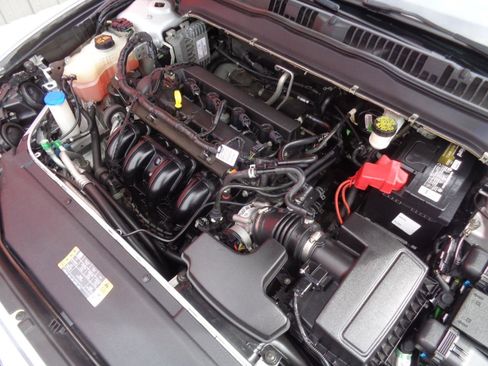 Used 2018 Ford Fusion SE w/ Equipment Group 201A image 3