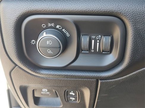 Certified 2020 RAM 1500 Laramie image 27