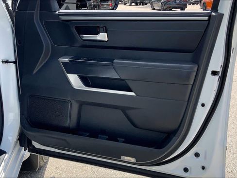 Used 2025 Toyota Tundra Platinum AWD/4WD image 23