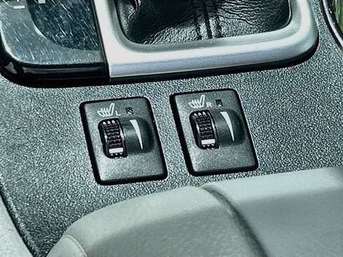 Used 2019 Toyota Highlander XLE AWD/4WD image 16