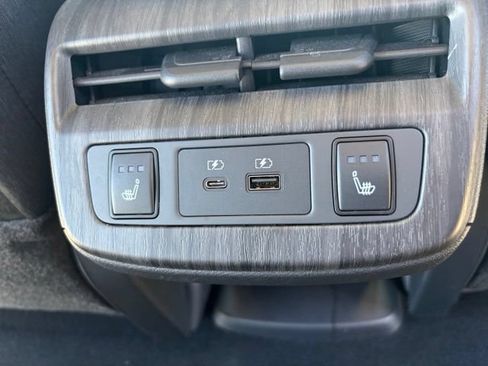 Used 2023 Nissan Ariya FWD image 32