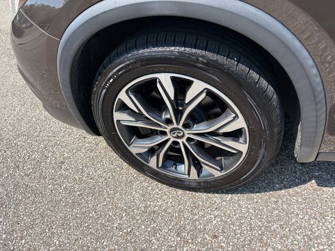 Used 2018 INFINITI QX30 Premium w/ Navigation Package image 35