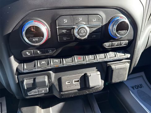 Used 2022 GMC Sierra 1500 Denali w/ Denali Premium Package image 25