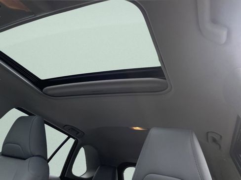 Used 2020 Toyota RAV4 XLE Premium image 28