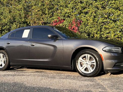 Used 2020 Dodge Charger SXT image 10