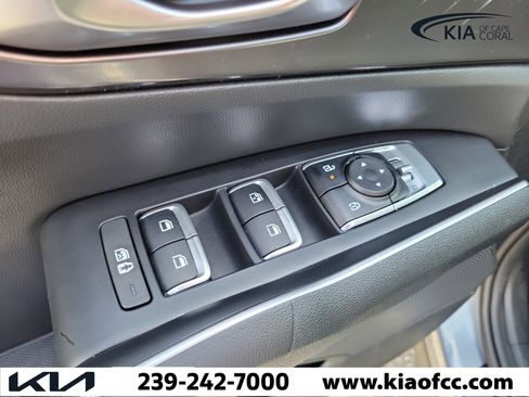 Certified 2025 Kia Sorento LX FWD image 23