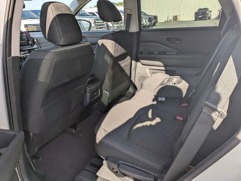 Used 2024 Nissan Pathfinder SV FWD image 14