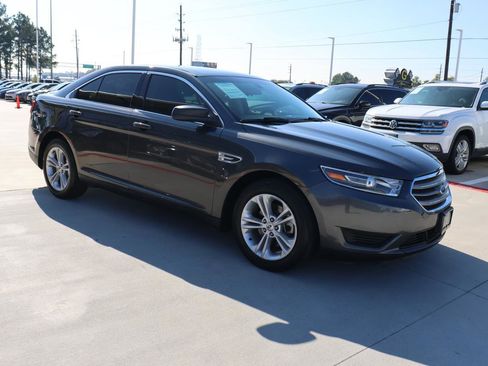 Used 2019 Ford Taurus SE image 7