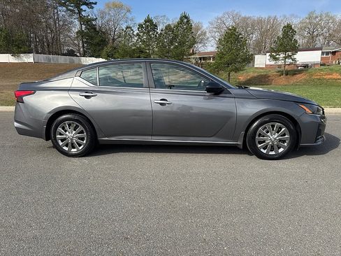 Used 2024 Nissan Altima 2.5 S image 2