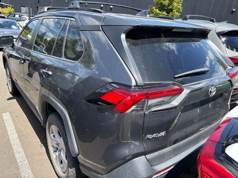 Used 2019 Toyota RAV4 XLE w/ Convenience Package FWD image 7