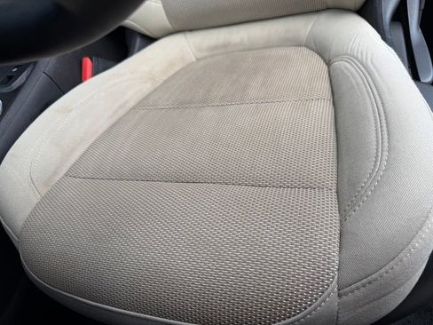 Used 2022 Chevrolet Traverse LS AWD/4WD image 23