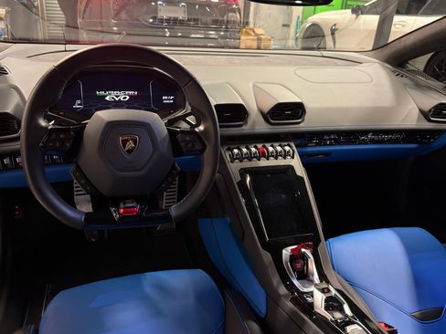 Used 2020 Lamborghini Huracan EVO image 13