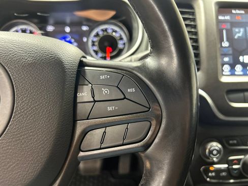 Used 2020 Jeep Cherokee Trailhawk w/ Cold Weather Group AWD/4WD image 31