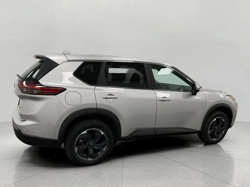 Used 2025 Nissan Rogue SV image 3
