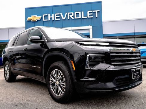 Used 2024 Chevrolet Traverse LT AWD/4WD image 1