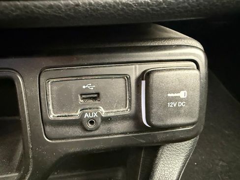 Used 2018 Jeep Renegade Latitude image 22