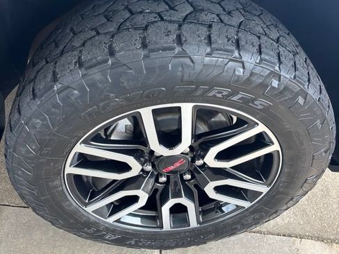 Certified 2024 GMC Sierra 1500 AT4 w/ Technology Package AWD/4WD image 4