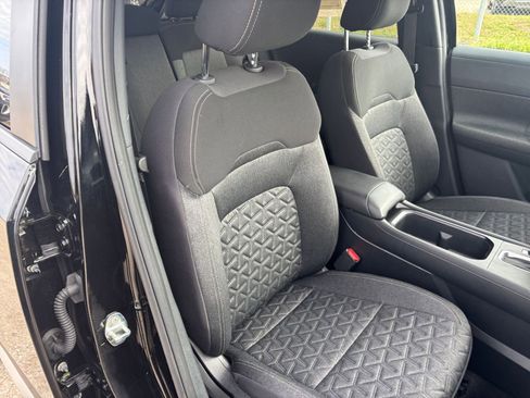 Used 2025 Nissan Kicks SV image 34