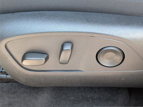 Used 2025 Chevrolet Traverse LT image 22