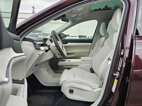 New 2025 Volvo EX90 Ultra w/ Protection Package Premier image 19