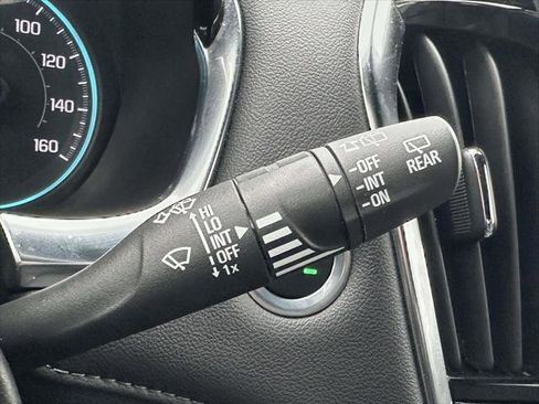 Used 2023 Chevrolet Traverse LT image 26