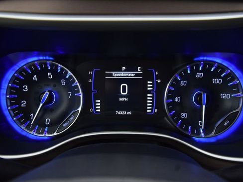 Used 2022 Chrysler Voyager LX image 19