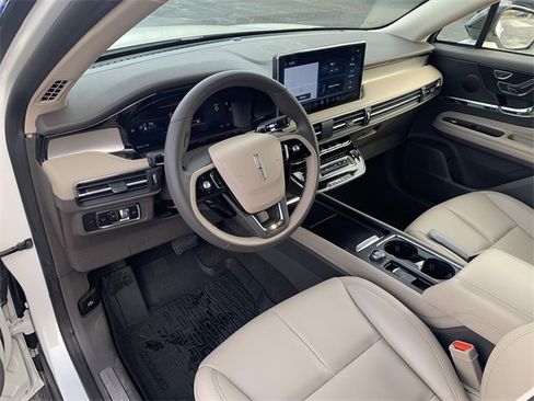 Used 2024 Lincoln Corsair AWD image 10