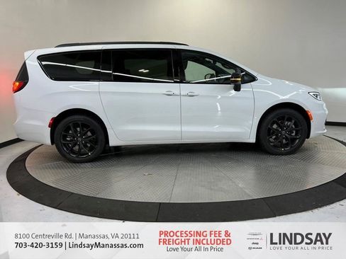 New 2026 Chrysler Pacifica Limited w/ S Appearance Package AWD/4WD image 3