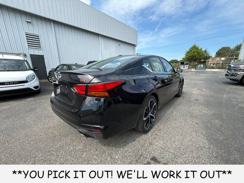 Used 2024 Nissan Altima 2.5 SR w/ SR Premium Package FWD image 3