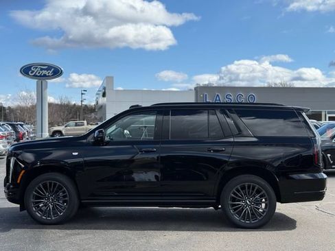 Used 2026 Cadillac Escalade Platinum Sport w/ LPO, Floor Liner Package AWD/4WD image 54