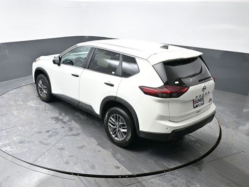 Used 2024 Nissan Rogue S image 45