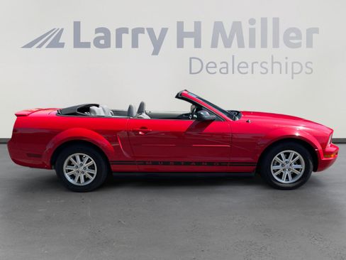 Used 2008 Ford Mustang Convertible RWD image 6