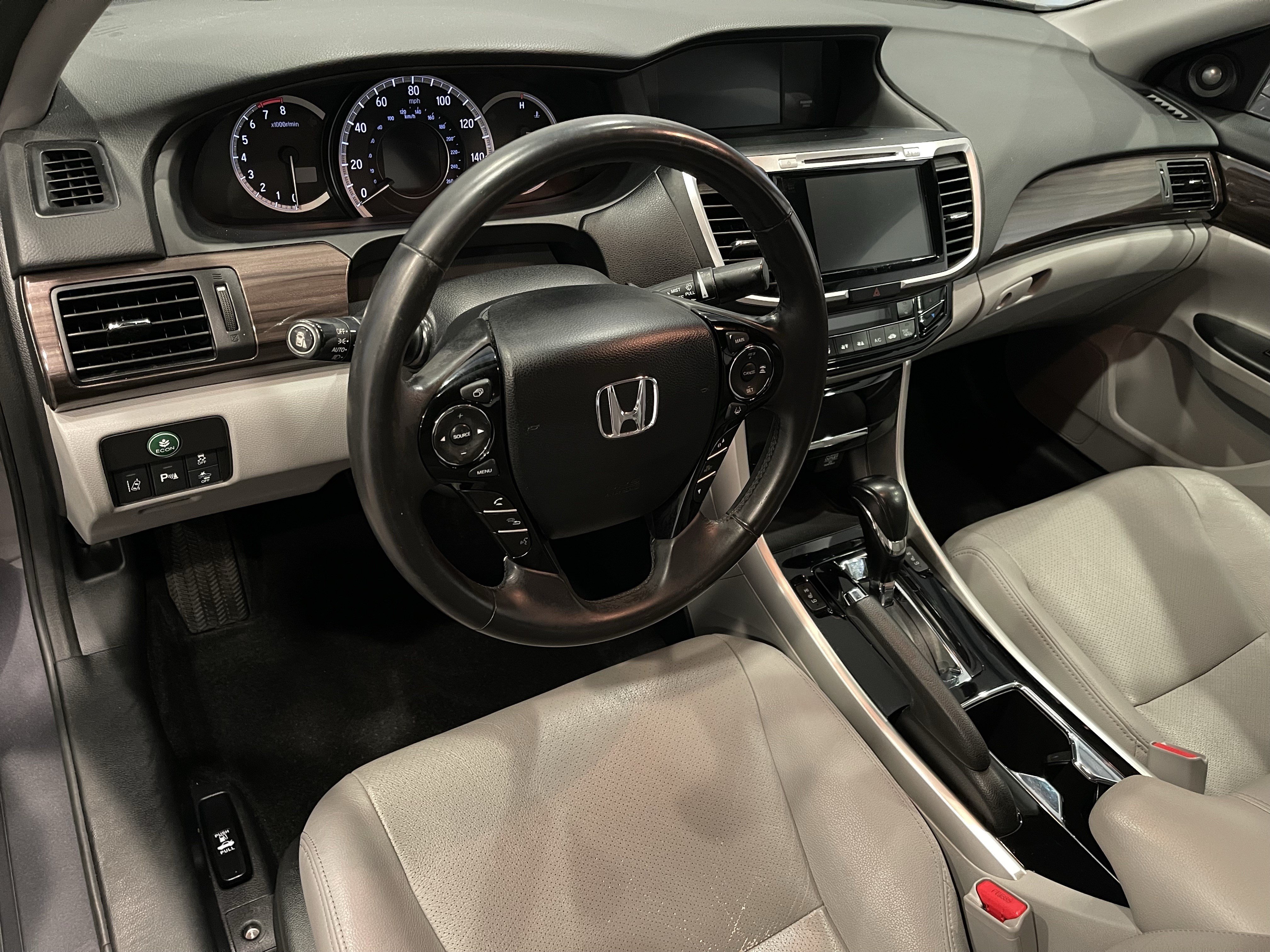 Used 2017 Honda Accord Touring image 13