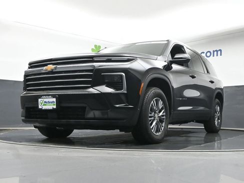 Used 2025 Chevrolet Traverse LT image 6