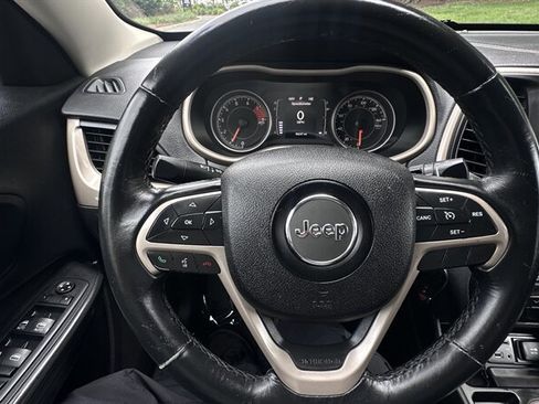 Used 2016 Jeep Cherokee Latitude FWD image 18