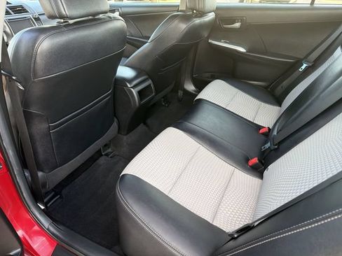 Used 2014 Toyota Camry SE w/ Moonroof Package FWD image 26