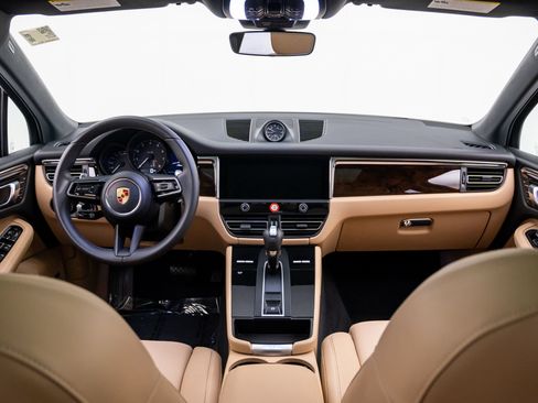Certified 2026 Porsche Macan AWD/4WD image 11