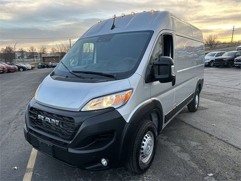Used 2025 RAM ProMaster 2500 w/ Premium Convenience Group image 2