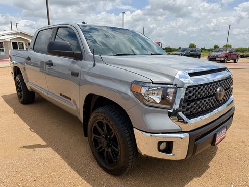 Used 2019 Toyota Tundra SR5 w/ SR5 Upgrade Package AWD/4WD image 4