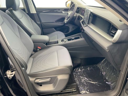 New 2026 Volkswagen Tiguan SE image 30