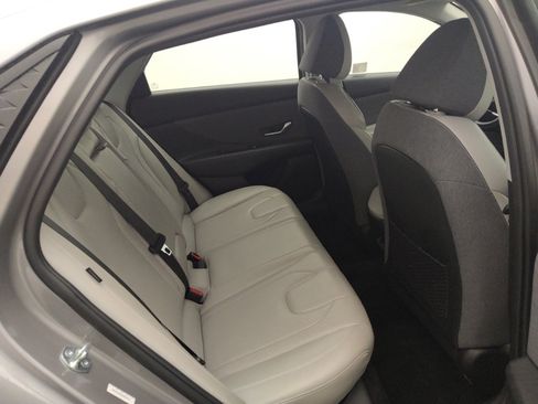 Used 2025 Hyundai Elantra Limited FWD image 19