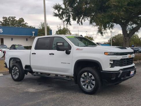 Used 2025 Chevrolet Silverado 2500 Custom w/ Custom Value Package image 2