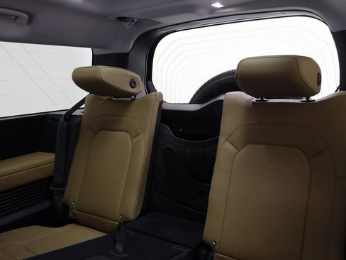 Used 2025 Land Rover Defender 130 S image 16