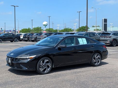 Used 2025 Hyundai Elantra Limited w/ Cargo Package FWD image 1