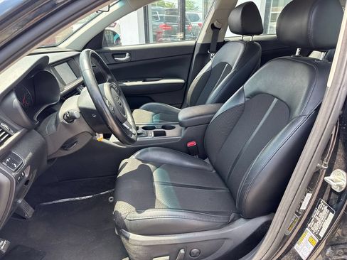 Used 2018 Kia Optima S FWD image 4