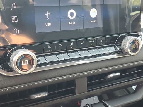 New 2025 Chevrolet Colorado LT w/ LT Convenience Package image 17