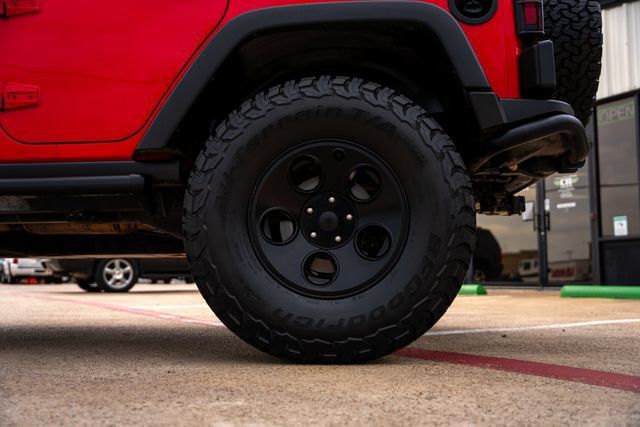 Used 2017 Jeep Wrangler Unlimited Rubicon w/ Connectivity Group AWD/4WD image 23