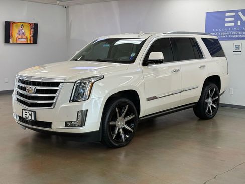 Used 2015 Cadillac Escalade Premium image 3