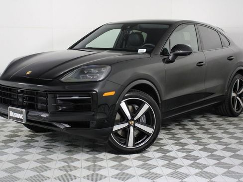 Certified 2025 Porsche Cayenne Coupe image 35
